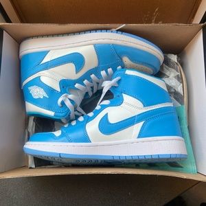 Air Jordan 1 Retro High OG 'UNC'
